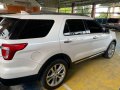 Selling White Ford Explorer 2017 in Caloocan-6