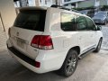 Selling Pearl White Toyota Land Cruiser 2011 in Manila-5