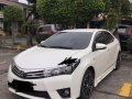 Selling Pearl White Toyota Corolla Altis 2015 in Bulacan-0