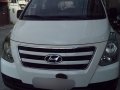 Selling White Hyundai Grand Starex 2017 in Manila-3