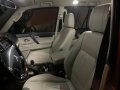 Grey Mitsubishi Pajero 2011 for sale in Automatic-3