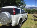 White Ford Everest 2011 for sale in Automatic-3