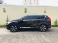 Selling Black Honda Cr-V 2018 in Quezon City-5