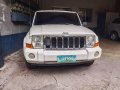 Selling White Jeep Commander 2009 in Makati-9