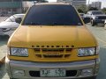 Selling Yellow Isuzu Crosswind 2003 in Caloocan-8