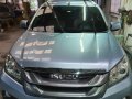 Selling Silver Isuzu MU-X 2012 in Pasig-6