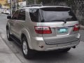 Selling Silver Toyota Fortuner 2011 in Quezon City-6