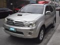 Selling Silver Toyota Fortuner 2011 in Quezon City-8