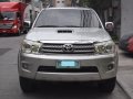 Selling Silver Toyota Fortuner 2011 in Quezon City-9