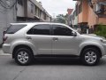 Selling Silver Toyota Fortuner 2011 in Quezon City-4