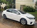 Pearl White Toyota Corolla Altis 2011 for sale in Mandaluyong-0