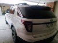 Pearl White Ford Explorer 2015 for sale in Makati -6