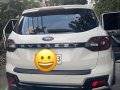 Selling Pearl White Ford Everest 2016 in Pasig-1