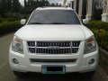 Selling White Isuzu Alterra 2010 in Cebu -0