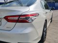 Selling Pearl White Toyota Camry 2019 in Pasig-3