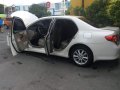 Selling Pearl White Toyota Corolla altis 2010 in Pasig-2