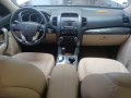 Sell Pearlwhite 2010 Kia Sorento in Pasig-3