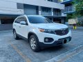 Sell Pearlwhite 2010 Kia Sorento in Pasig-9