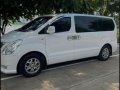 Pearl White Hyundai Starex 2015 for sale in Automatic-5