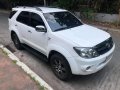 Pearl White Toyota Fortuner 2006 for sale in Quezon -5