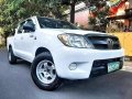 Selling White Toyota Hilux 2007 in Manila-3
