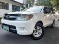 Selling White Toyota Hilux 2007 in Manila-9