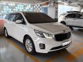 White Kia Carnival 2017 for sale in Automatic-9