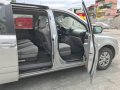 Selling Pearl White Kia Carnival 2013 in Taguig-4