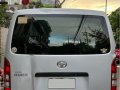 Selling Silver Toyota Hiace 2016 in Mandaluyong-4