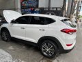 Selling White Hyundai Tucson 2016 in Manila-6