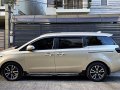 Selling Beige Kia Carnival 2017 in Makati-5