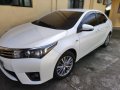 Pearl White Toyota Corolla Altis 2015 for sale in Automatic-8