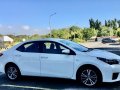 Sell Pearl White 2016 Toyota Corolla Altis in Parañaque-4