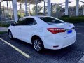 Sell Pearl White 2016 Toyota Corolla Altis in Parañaque-5