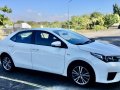 Sell Pearl White 2016 Toyota Corolla Altis in Parañaque-7