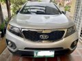 Pearl White Kia Sorento 2012 for sale in Automatic-9