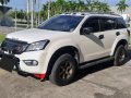 Pearl White Isuzu Mu-X 2016 for sale in Magarao-4