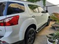 Pearl White Isuzu Mu-X 2015 for sale in Makati-4