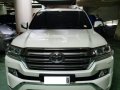 Selling Pearl White Toyota Land Cruiser 2017 in Makati-7