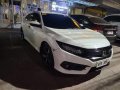 Selling Pearl White Honda Civic 2017 in Marikina-4