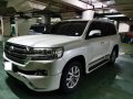 Selling Pearl White Toyota Land Cruiser 2017 in Makati-5