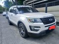 Selling Pearl White Ford Explorer 2016 in Pasay-7