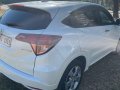 Selling White Honda HR-V 2017 in Muntinlupa-2