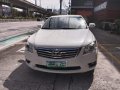 Selling Pearl White Toyota Camry 2010 in Quezon City-0