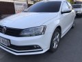 White Volkswagen Jetta 2016 for sale in Manual-7