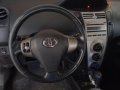 White Toyota Yaris 2010 for sale in Automatic-6