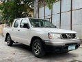 Sell White 2010 Nissan Frontier in Quezon City-8