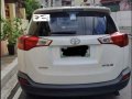 Selling Pearl White Toyota RAV4 2013 in Manila-4