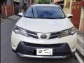 Selling Pearl White Toyota RAV4 2013 in Manila-5