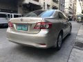 Selling Pearl White Toyota Corolla Altis 2011 in Mandaluyong-4